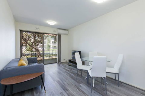 South Perth Perfect Location Free WIFI & Parking - Accommodation Gladstone 0