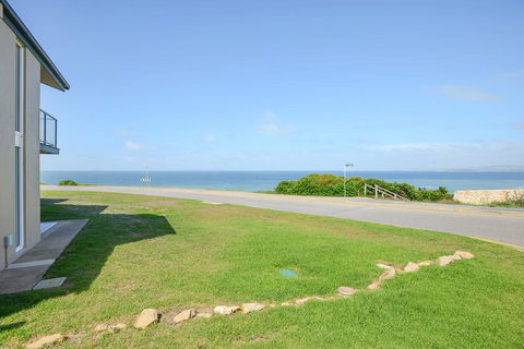 South Seas Beachfront Apartments - Accommodation Gladstone 1