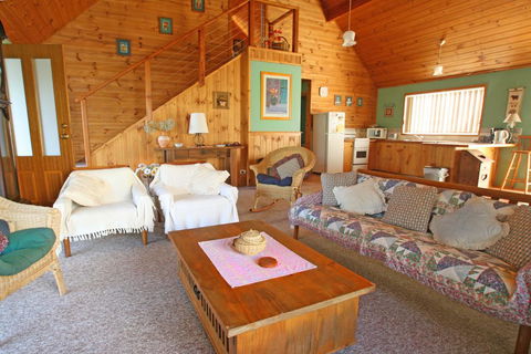 South Sussex's Blue Cottage - Accommodation Gladstone 2