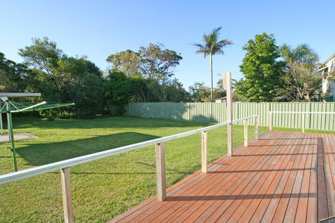 South Sussex's Blue Cottage - Accommodation Gladstone 0