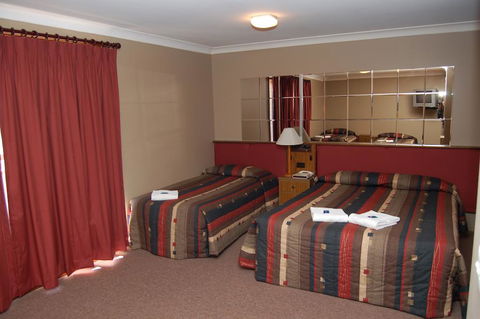 Southern Cross Motor Inn & Tourist Park - Accommodation Gladstone 1