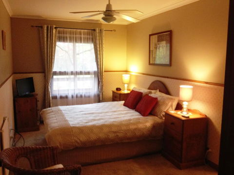 Southern Vales Bed & Breakfast - Accommodation Gladstone 0