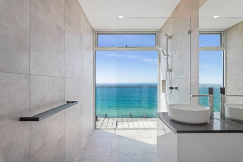 Southpoint -Brand New Home, Oceanfront Views - Accommodation Gladstone 1