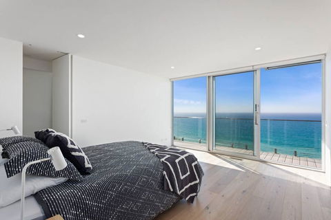 Southpoint -Brand New Home, Oceanfront Views - Accommodation Gladstone 3