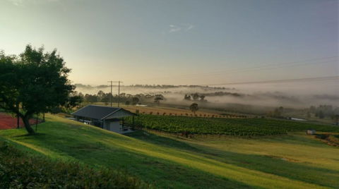 Sovereign Hill Country Lodge Rothbury - Accommodation Gladstone 0