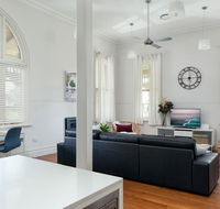 Spacious 2-bed 2-bath Home with Parking and Balcony - Accommodation Gladstone