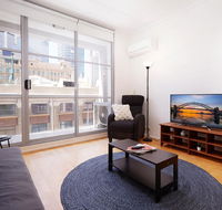 Spacious and Bright Studio in the Middle of Town - Accommodation Gladstone