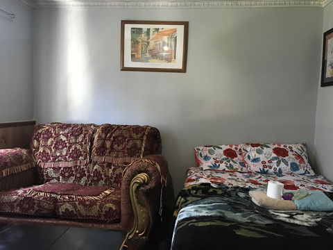Spacious And Private Room - Accommodation Gladstone 2