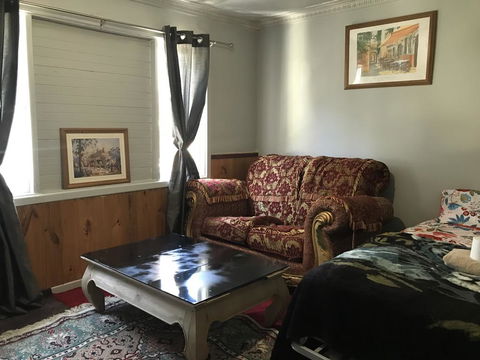 Spacious And Private Room - Accommodation Gladstone 1