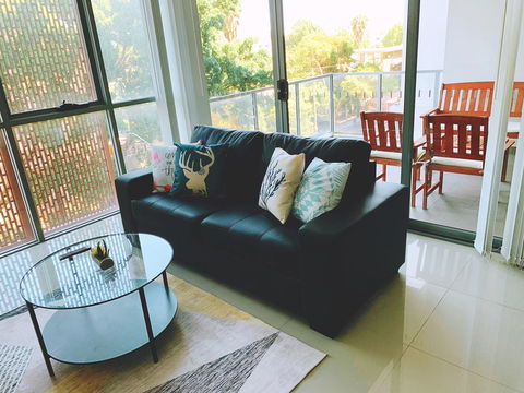 Spacious Apartment Close To Train Station And Airport - Accommodation Gladstone 1