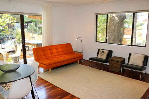 Spacious Apartment In Lane Cove Near CBD - Accommodation Gladstone 0