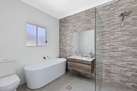 Spacious Living On Victoria - Accommodation Gladstone 1