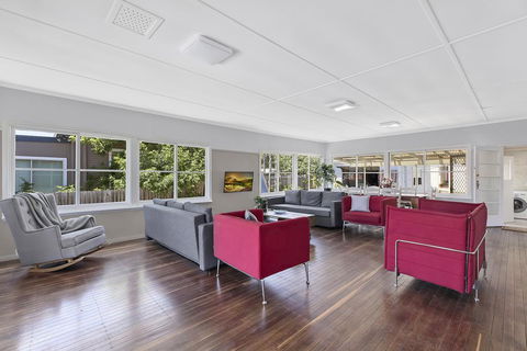 Spacious Living On Victoria - Accommodation Gladstone 2