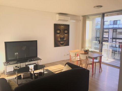 Spacious One Bedroom Apartment In Marrickville - Accommodation Gladstone 0