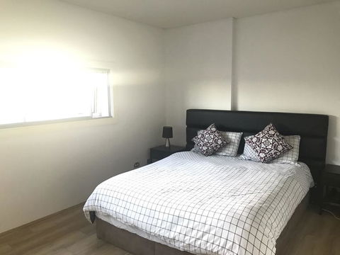 Spacious One Bedroom Apartment In Marrickville - Accommodation Gladstone 3