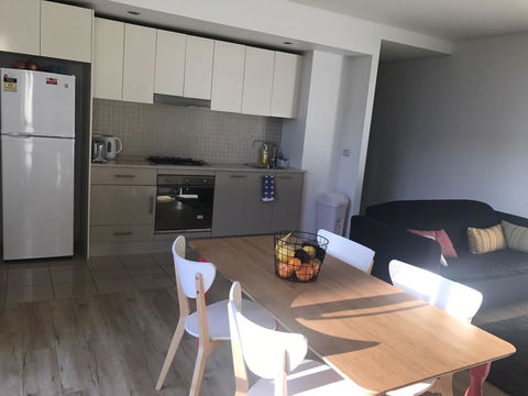 Spacious One Bedroom Apartment In Marrickville - Accommodation Gladstone 1