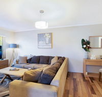 Spacious Renovated Apartment In Quiet Area - Accommodation Gladstone
