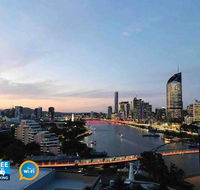 Spacious River Front 2 Bed Apt Central Location - Accommodation Gladstone