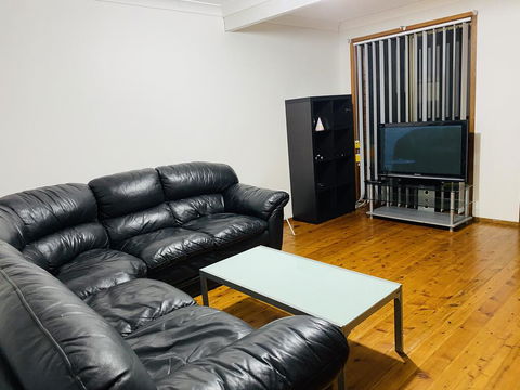 Spacious Townhouse In Wollongong - Accommodation Gladstone 1