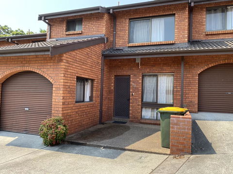 Spacious Townhouse In Wollongong - Accommodation Gladstone 3