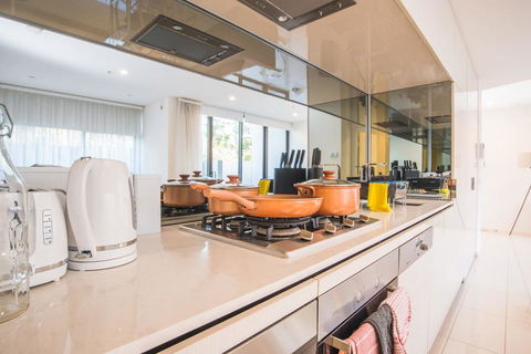 Spacious&Cozy 1 Bedroom + 1 Bathroom Zetland APT - Accommodation Gladstone 1