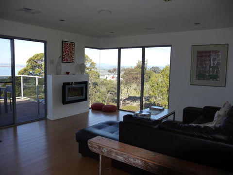 Spectacular Holiday Living - Accommodation Gladstone 3