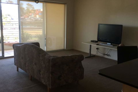 Spectacular River Views In Fabulous Footscray. - Accommodation Gladstone 2