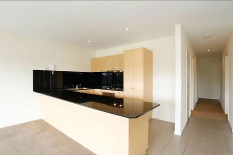 Spectacular River Views In Fabulous Footscray. - Accommodation Gladstone 3