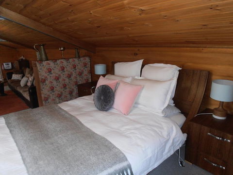 Springmead Rustic Cabin - Accommodation Gladstone 0