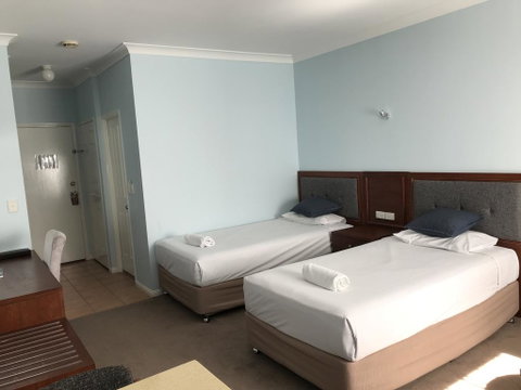 Springwood Motor Inn - Accommodation Gladstone 1