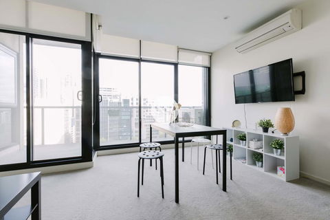 SSP - La Banque In The Heart Of CBD - Accommodation Gladstone 0