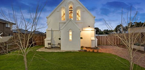 St James Converted Church - Accommodation Gladstone 0