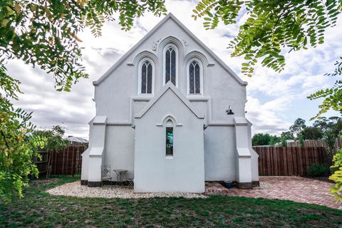 St James Converted Church - Accommodation Gladstone 1