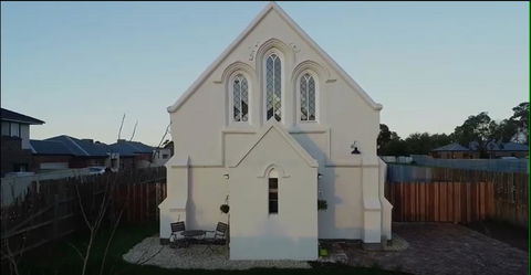St James Converted Church - Accommodation Gladstone 2