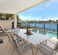 St Lucia 11 - 4 BDRM Canal Home with Pool - Accommodation Gladstone