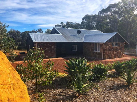 Standing Stone House - Accommodation Gladstone 0