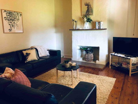 Stanton House, Central,Pets Welcome,Free WiFi&Breakfast! - Accommodation Gladstone 2