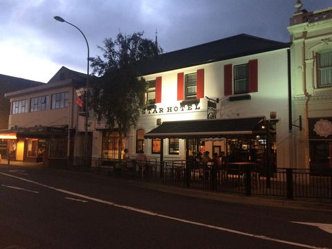 Star Bar Cafe & Hotel - Accommodation Gladstone 1