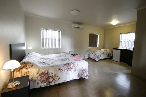 Station Hotel Motel Kurri - Accommodation Gladstone 2