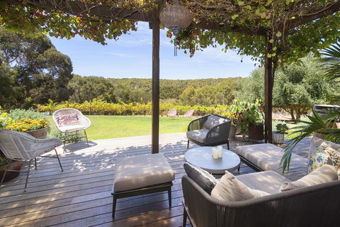 Stella - Accommodation Gladstone 0