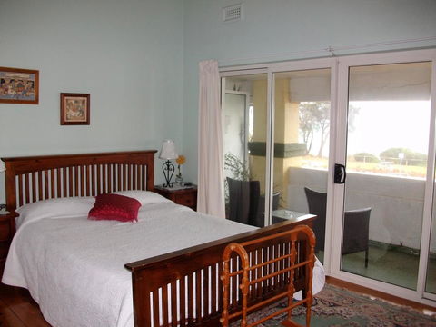 Stella's Dromana Hotel - Accommodation Gladstone 2