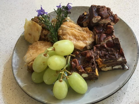 Stephanies Country Cottages - Accommodation Gladstone 0
