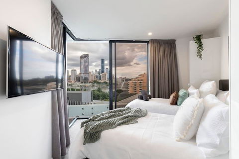 STH - River Views, Fast Internet, Long Stays - Accommodation Gladstone 3