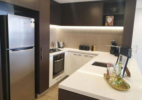 STH2 - Stunning Resort Style 1BR W Wifi Gym 4 Ppl - Accommodation Gladstone 3