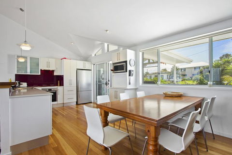 STICKS BY THE SEA - Sunset Strip 103 - Accommodation Gladstone 1