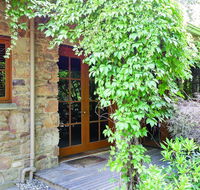 Stonehenge Retreat - Accommodation Gladstone