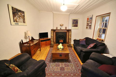 Stonewall Cottage - Accommodation Gladstone 2