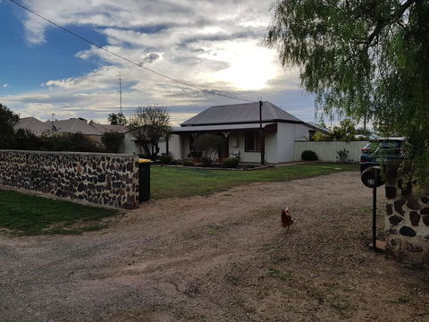 Stonewall Cottage - Accommodation Gladstone 0