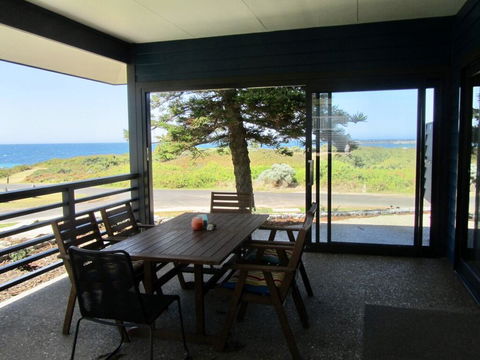 Storm Bay Cottage - Accommodation Gladstone 2