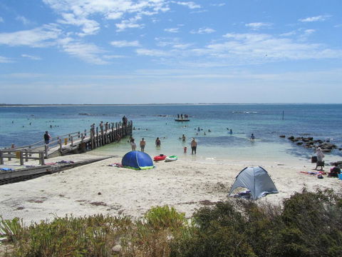 Storm Bay Cottage - Accommodation Gladstone 3